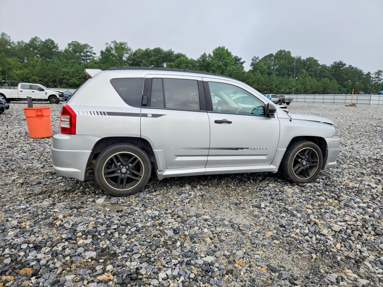 2007 Jeep Compass Silver vin: 1J8FT47W47D359088