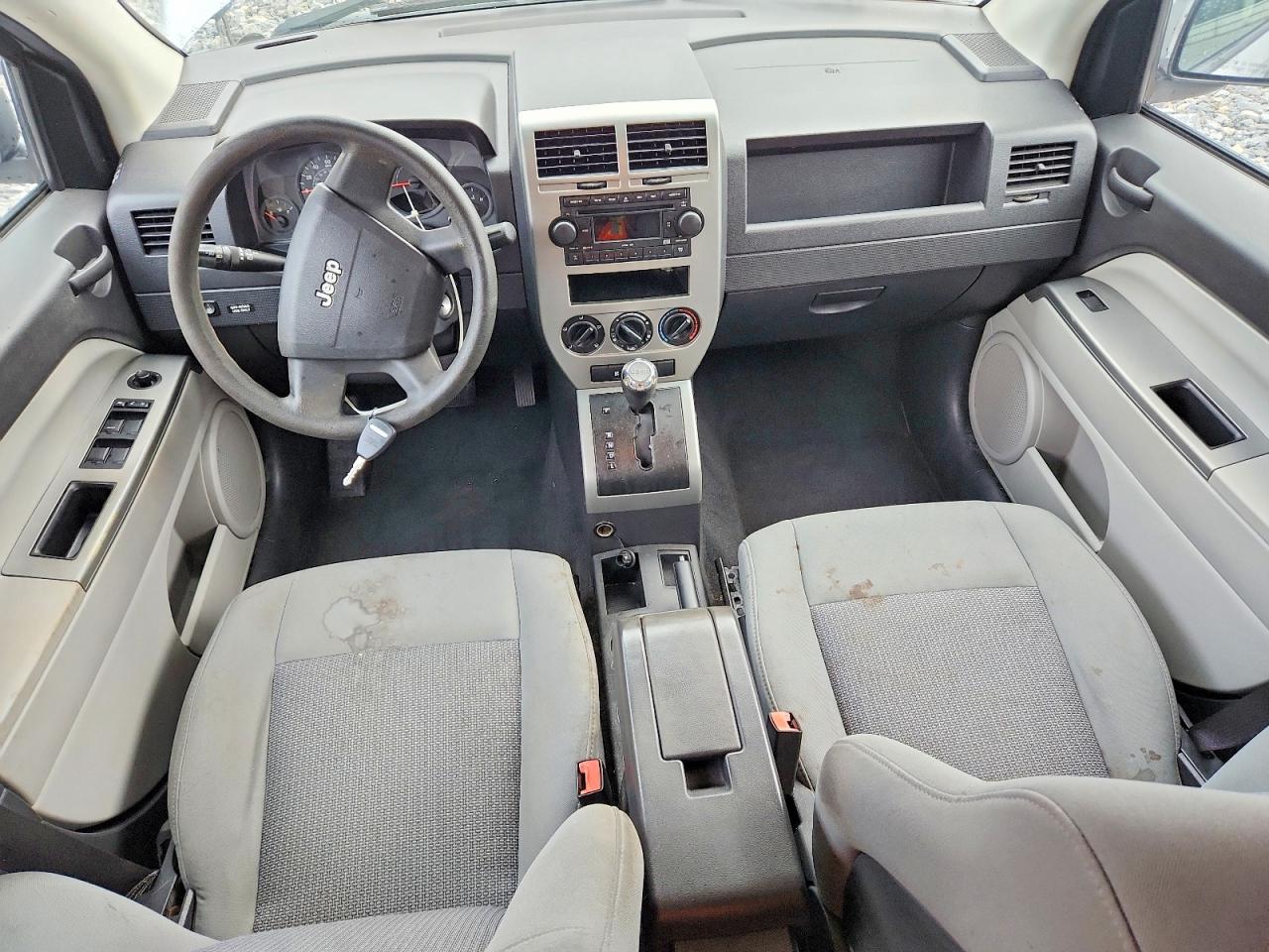 2007 Jeep Compass Silver vin: 1J8FT47W47D359088