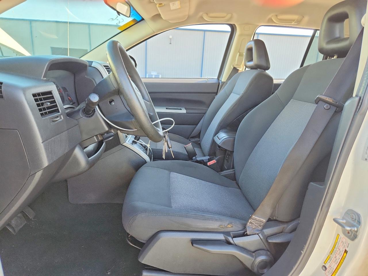 2008 Jeep Compass Sport White vin: 1J8FT47W48D597329