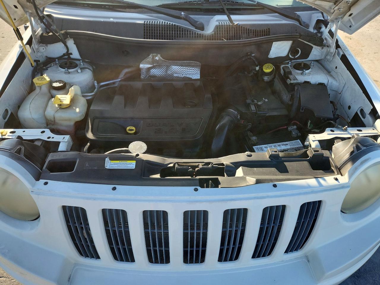 2008 Jeep Compass Sport White vin: 1J8FT47W48D597329