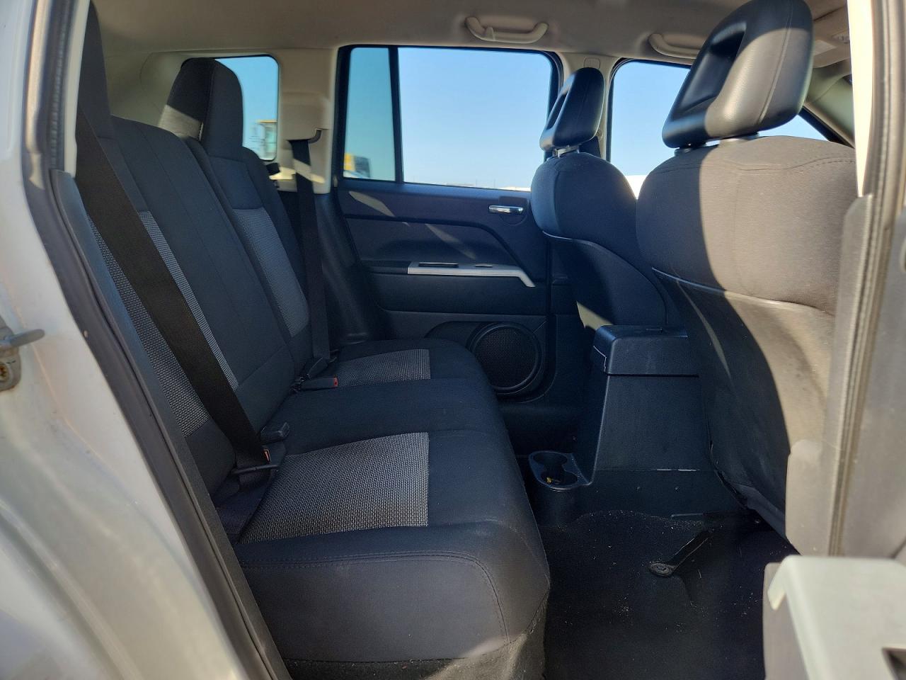 2008 Jeep Compass Sport White vin: 1J8FT47W48D597329