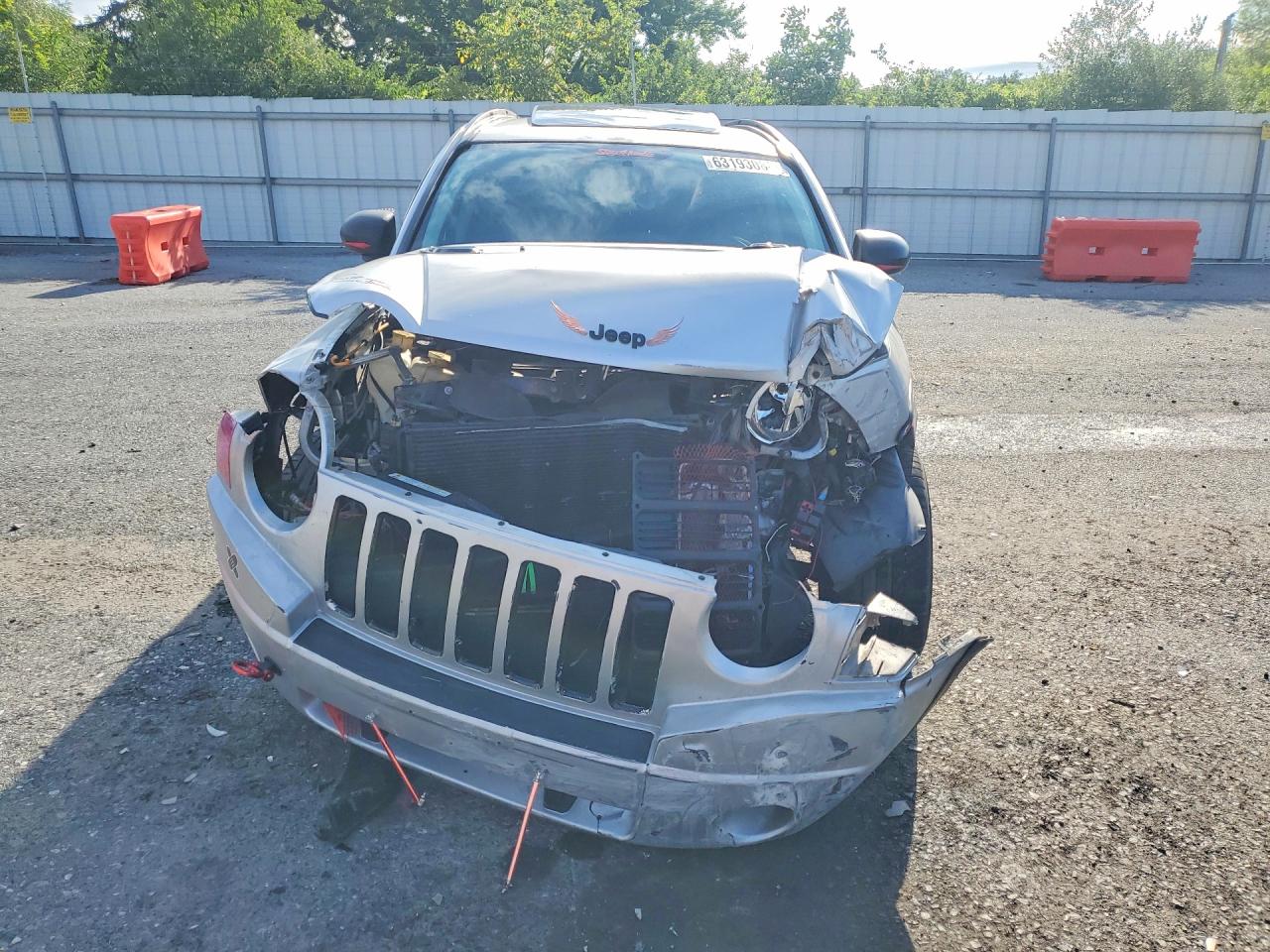 2007 Jeep Compass Silver vin: 1J8FT47W87D112463