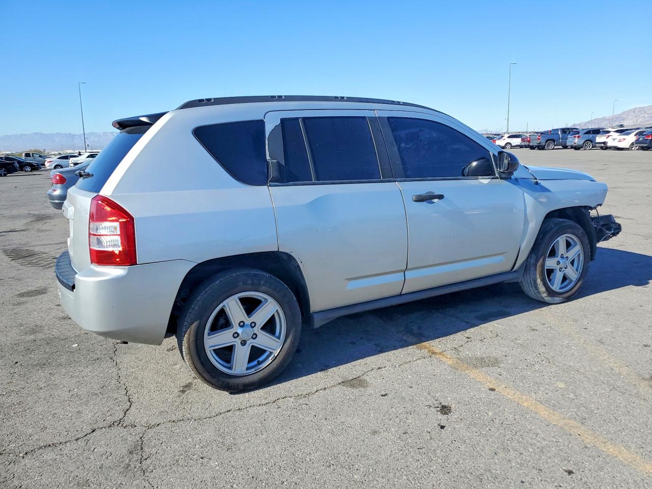 2007 Jeep Compass Silver vin: 1J8FT47W97D156536