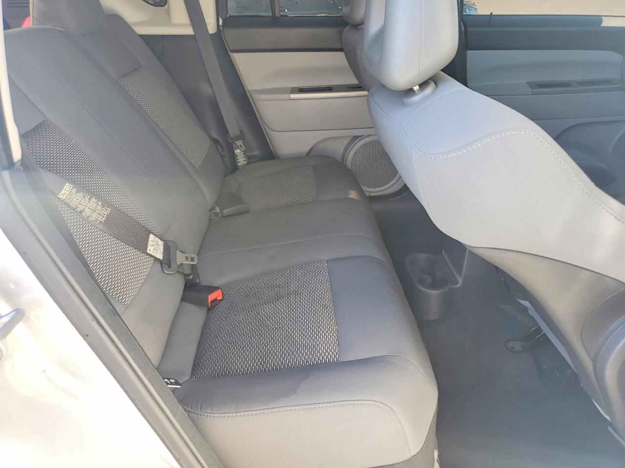 2007 Jeep Compass Silver vin: 1J8FT47W97D156536