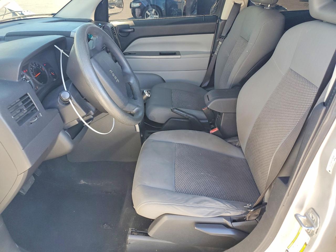 2007 Jeep Compass Silver vin: 1J8FT47W97D156536