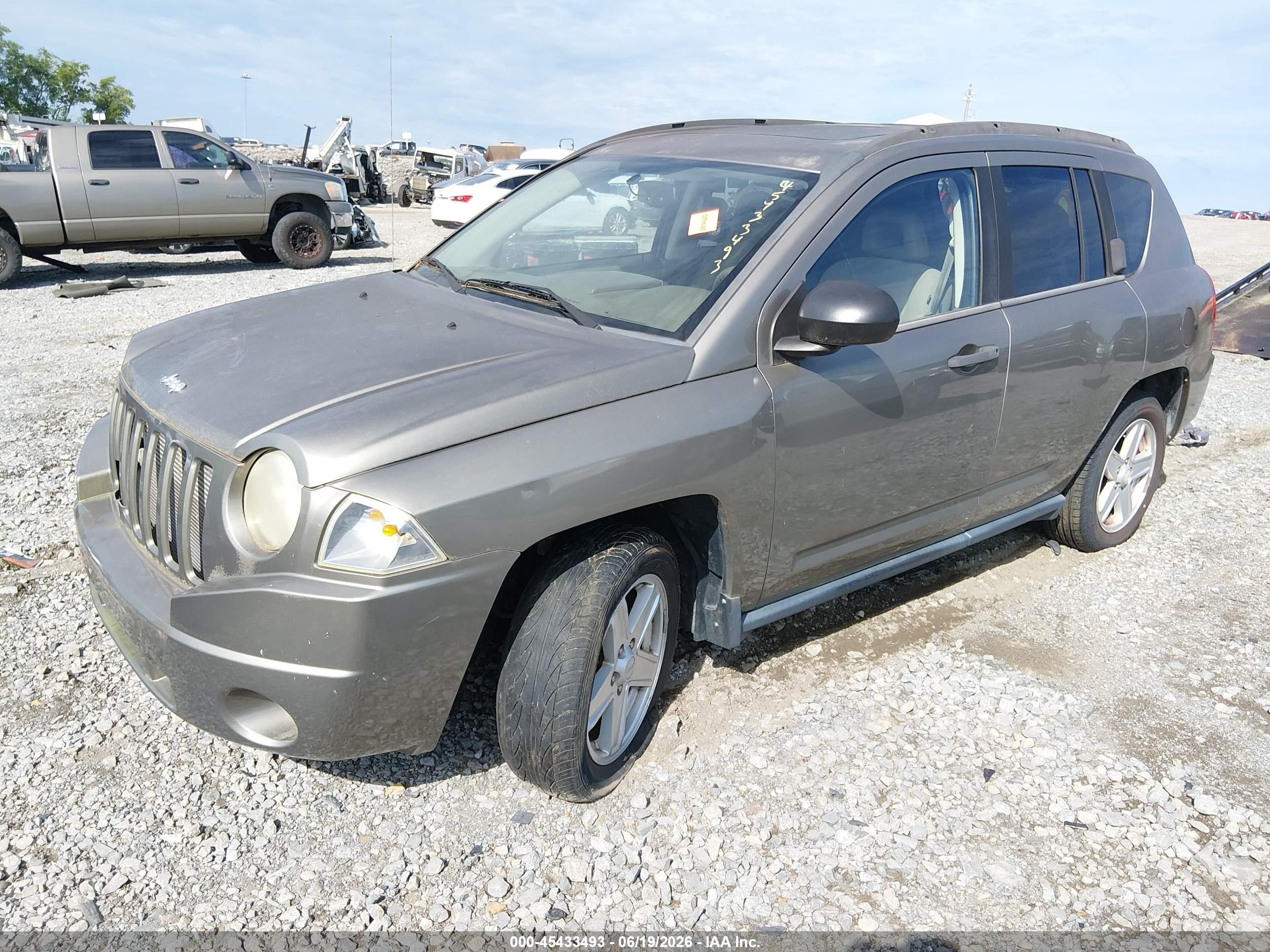 2007 Jeep Compass Sport Gold vin: 1J8FT47W97D250254