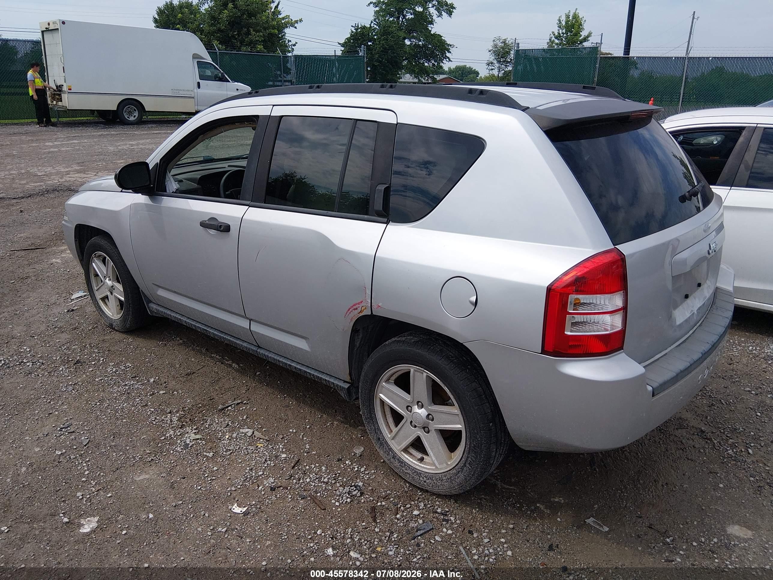 2007 Jeep Compass Sport Silver vin: 1J8FT47WX7D119642