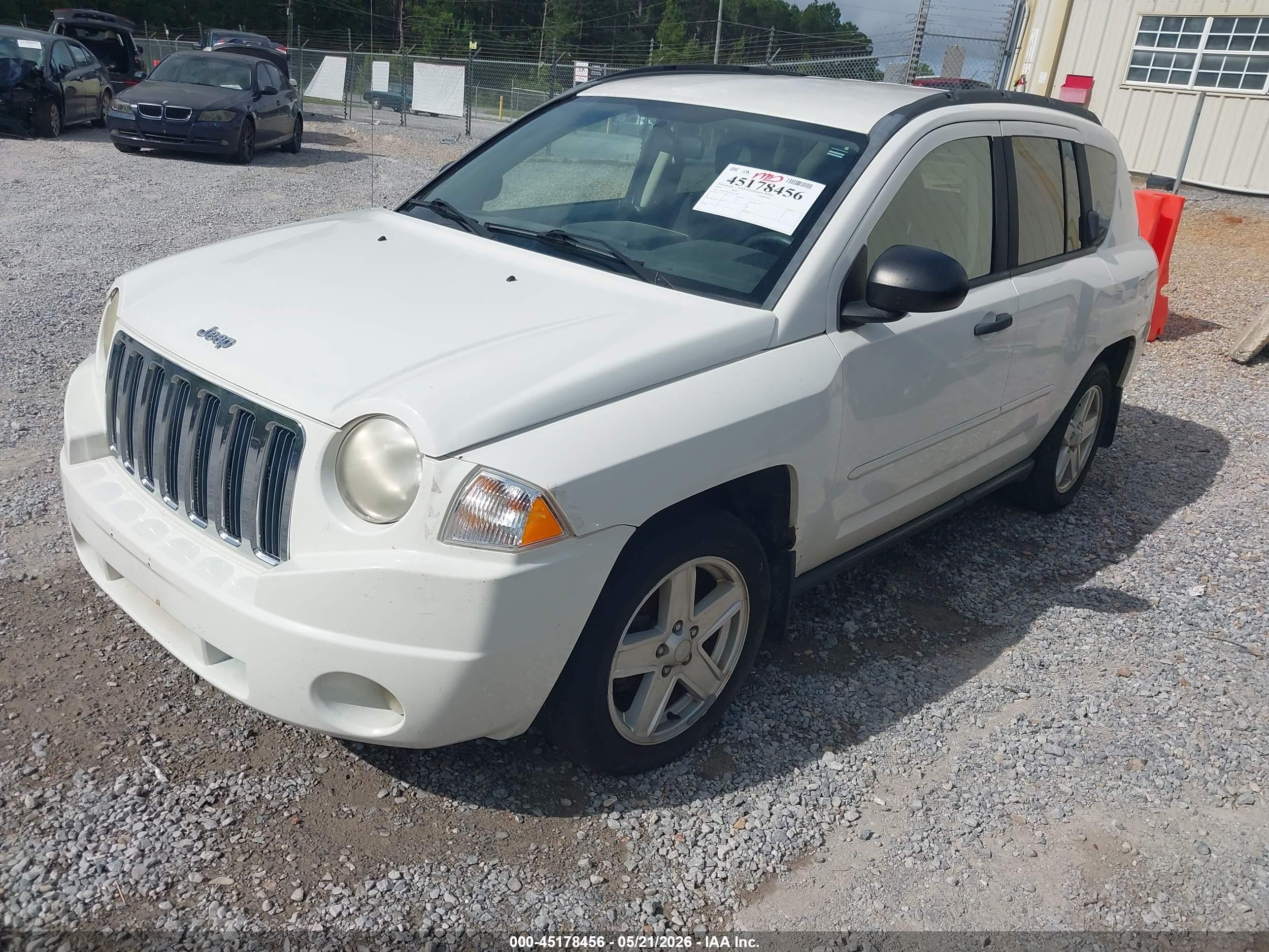 2008 Jeep Compass Sport White vin: 1J8FT47WX8D755608
