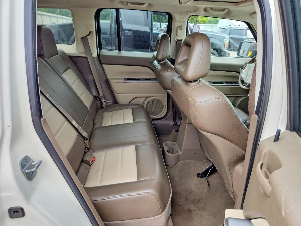 2007 Jeep Patriot Limited Белый vin: 1J8FT48W27D398079
