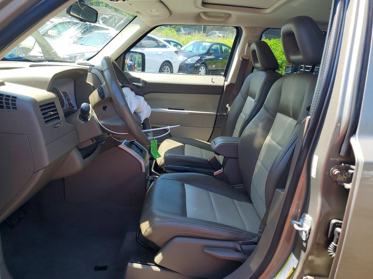 2008 Jeep Patriot Limited Золотой vin: 1J8FT48WX8D592229