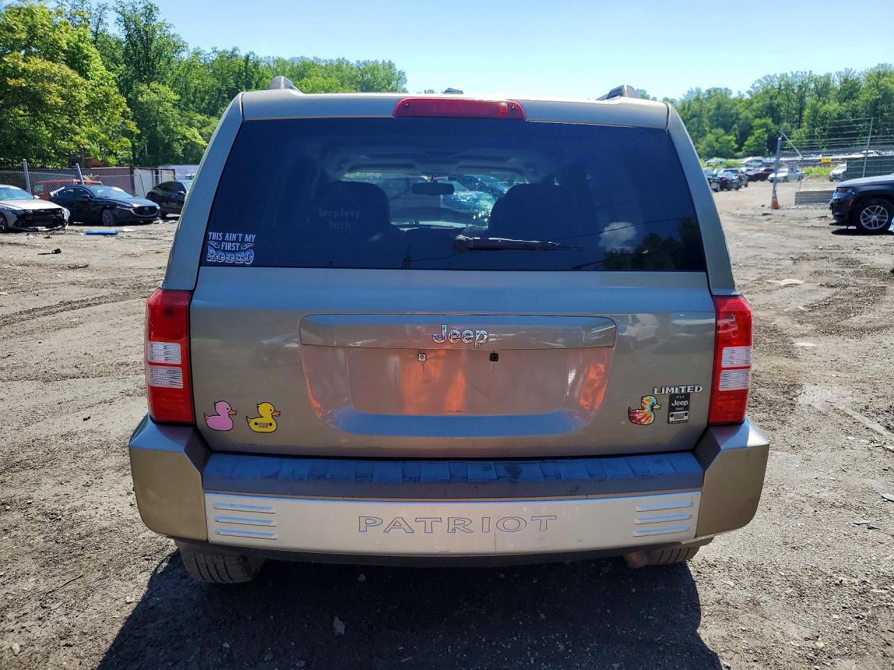 2008 Jeep Patriot Limited Золотой vin: 1J8FT48WX8D592229