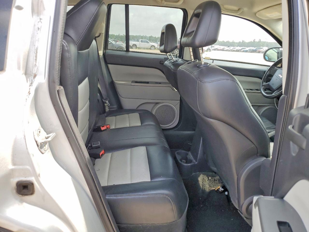 2007 Jeep Compass Limited Silver vin: 1J8FT57W37D196522