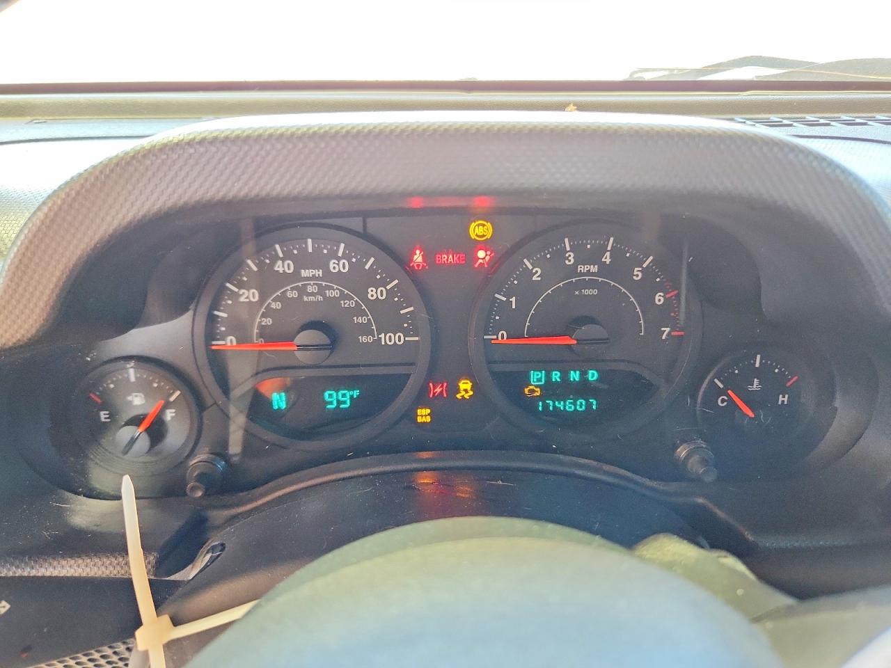 2009 Jeep Wrangler Unlimited X White vin: 1J8GA39119L711865
