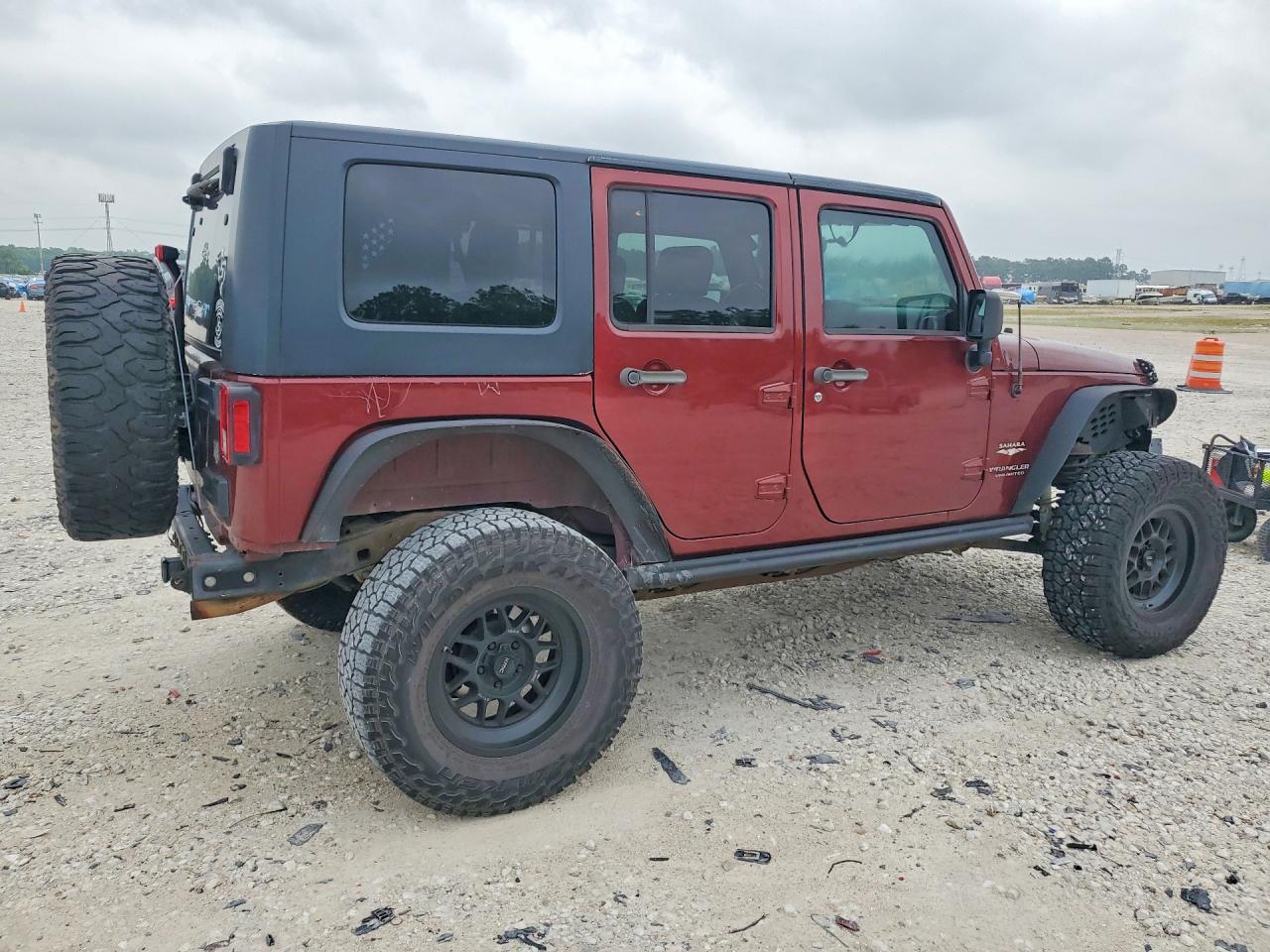 2008 Jeep Wrangler Unlimited Sahara Maroon vin: 1J8GA59108L600816