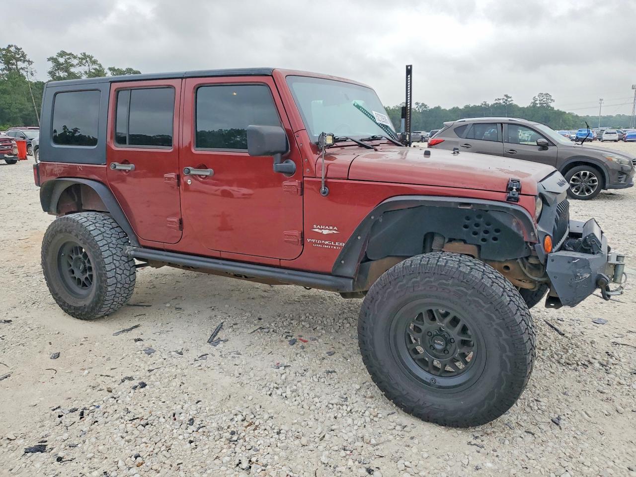 2008 Jeep Wrangler Unlimited Sahara Maroon vin: 1J8GA59108L600816