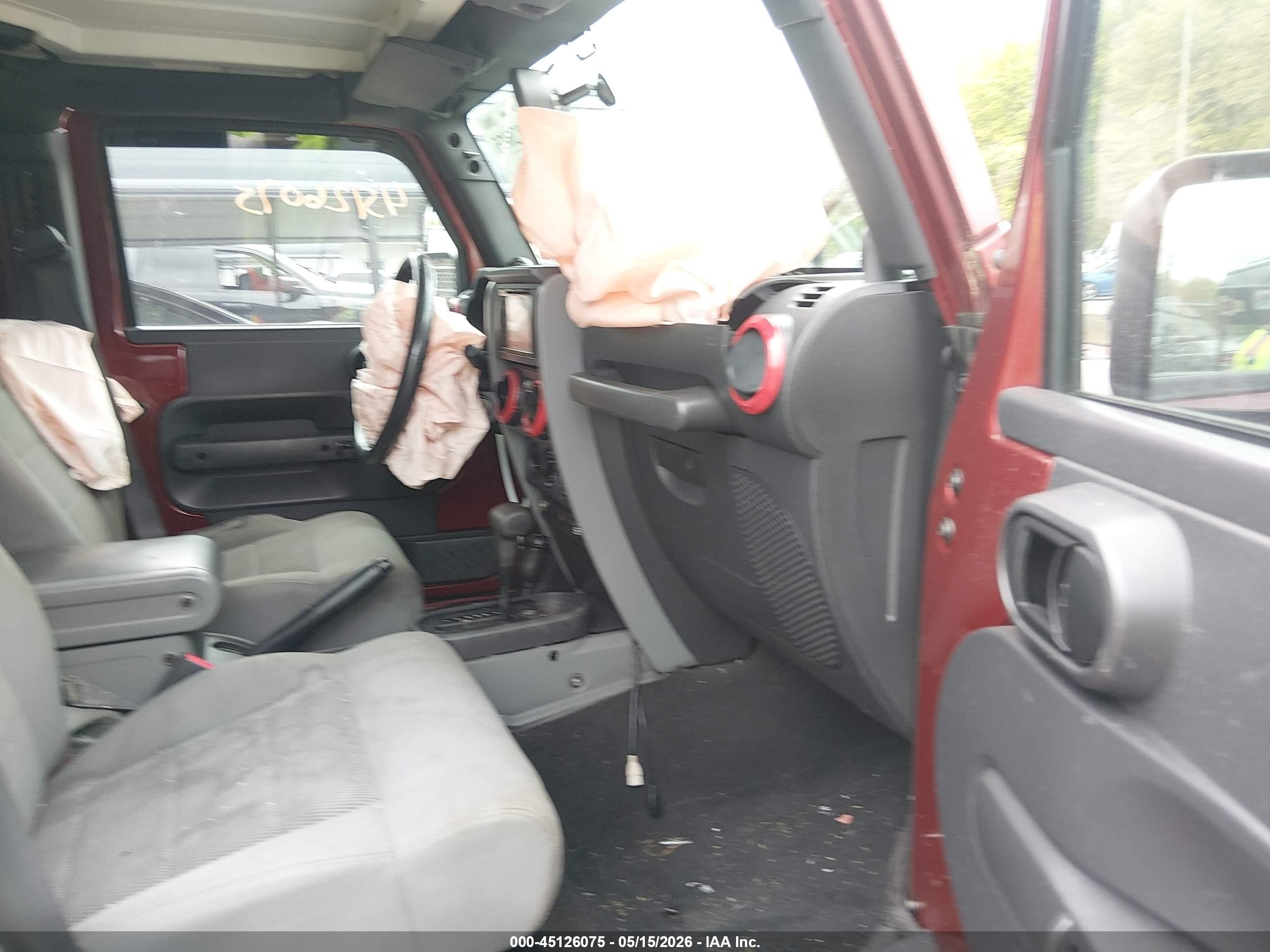 2008 Jeep Wrangler Unlimited Sahara Red vin: 1J8GA59118L646784