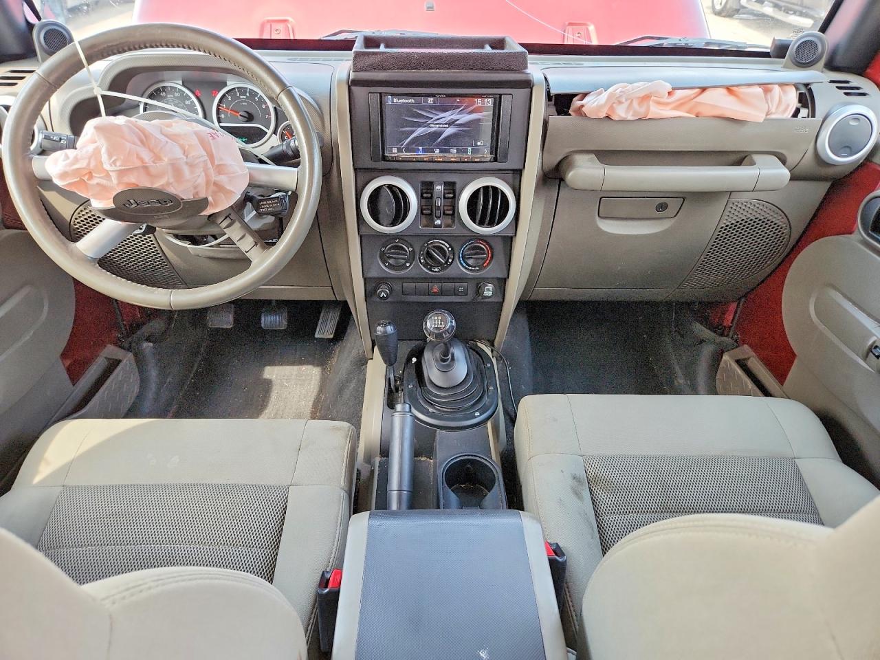 2008 Jeep Wrangler Unlimited Sahara Maroon vin: 1J8GA59128L534883