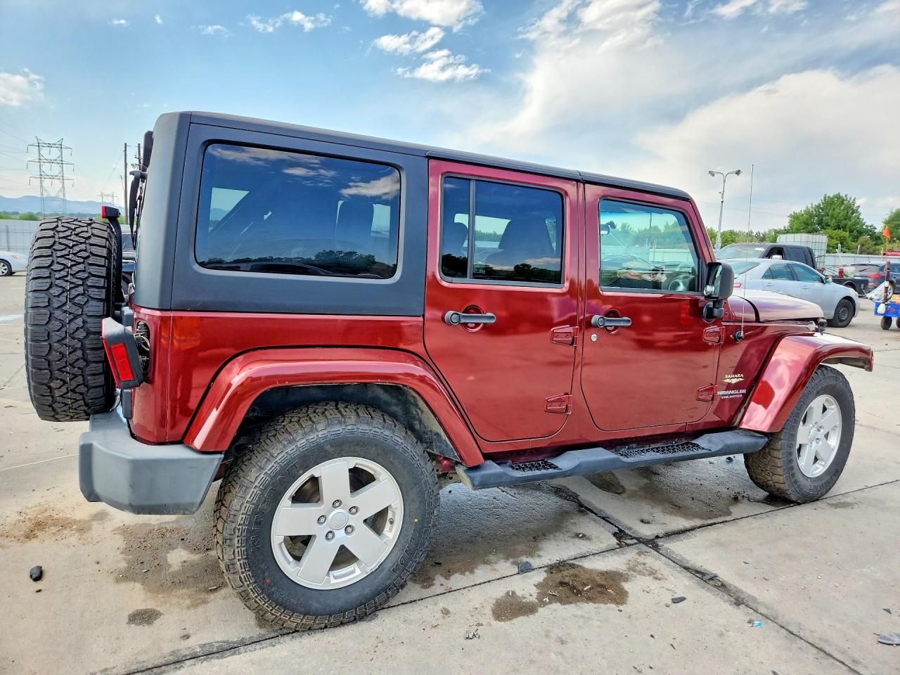 2008 Jeep Wrangler Unlimited Sahara Maroon vin: 1J8GA59128L534883