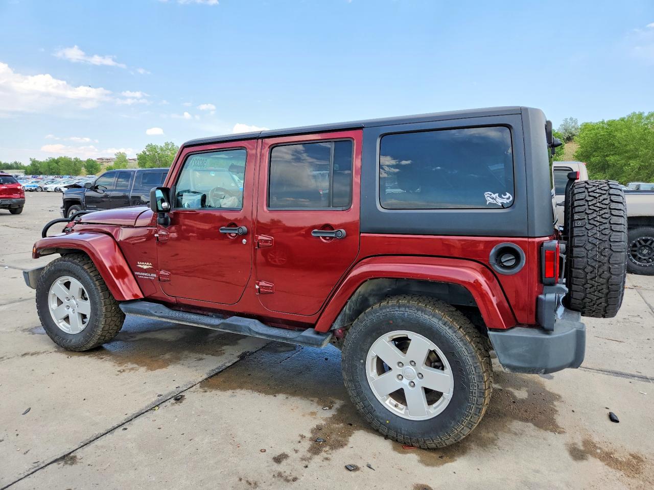 2008 Jeep Wrangler Unlimited Sahara Maroon vin: 1J8GA59128L534883