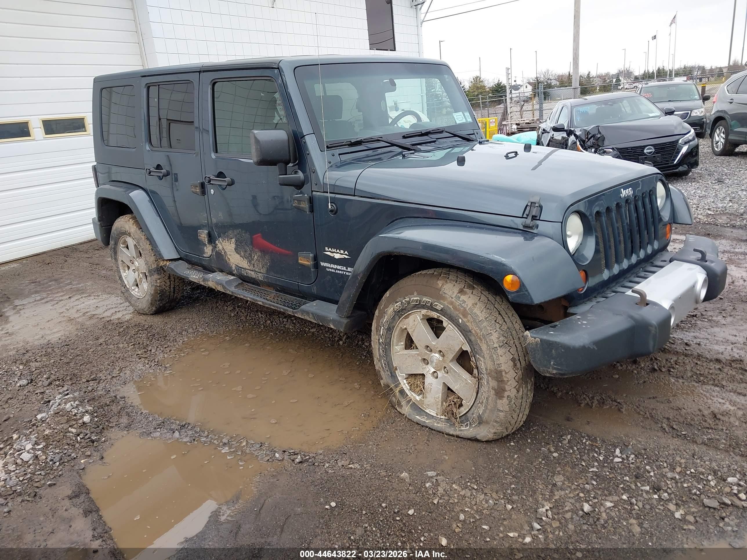 2008 Jeep Wrangler Unlimited Sahara Серый vin: 1J8GA59138L631817