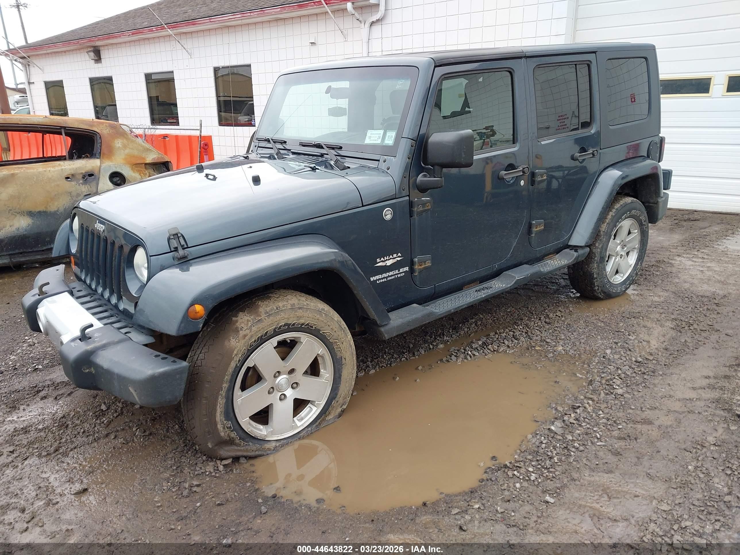 2008 Jeep Wrangler Unlimited Sahara Серый vin: 1J8GA59138L631817
