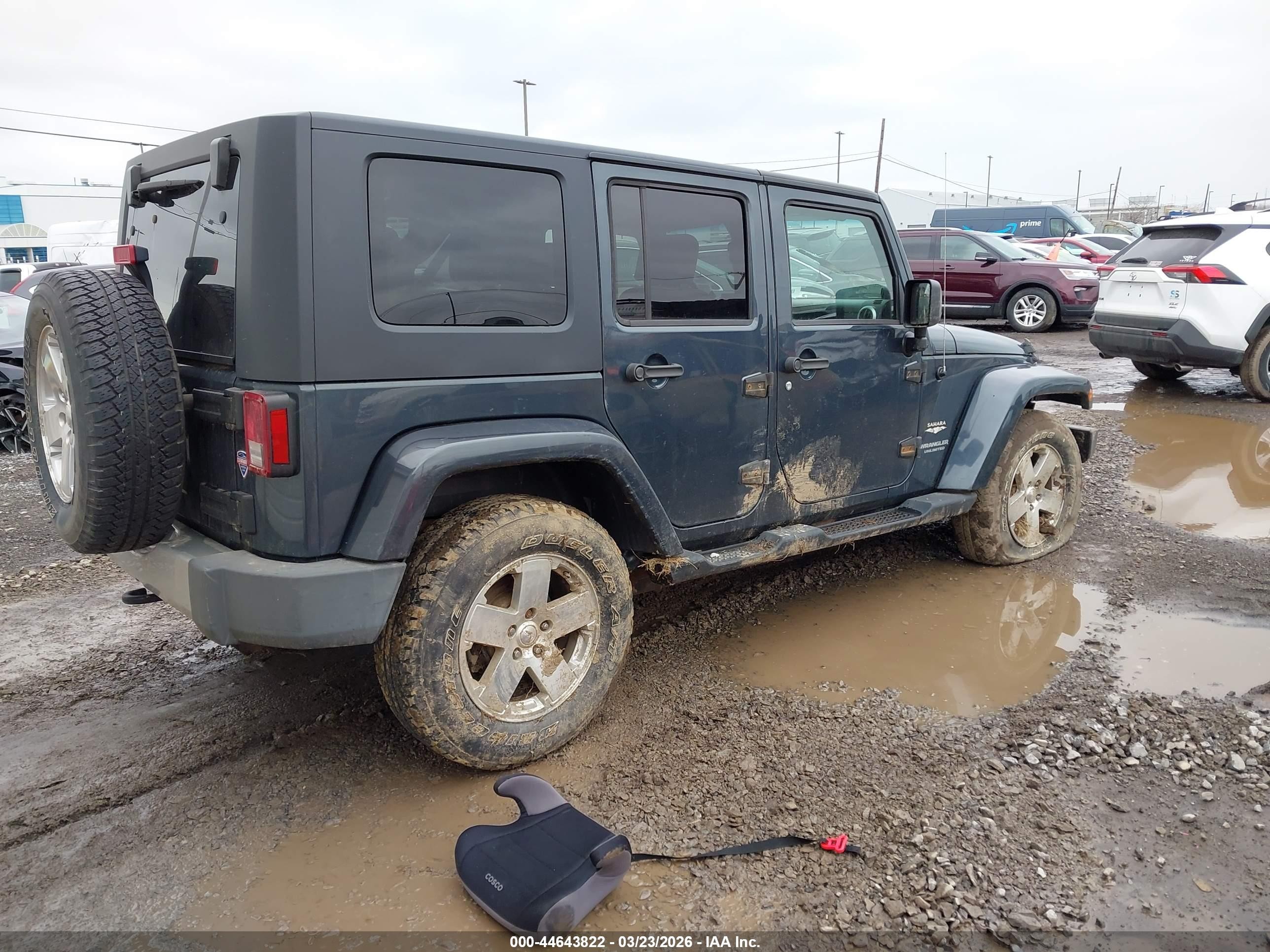 2008 Jeep Wrangler Unlimited Sahara Серый vin: 1J8GA59138L631817