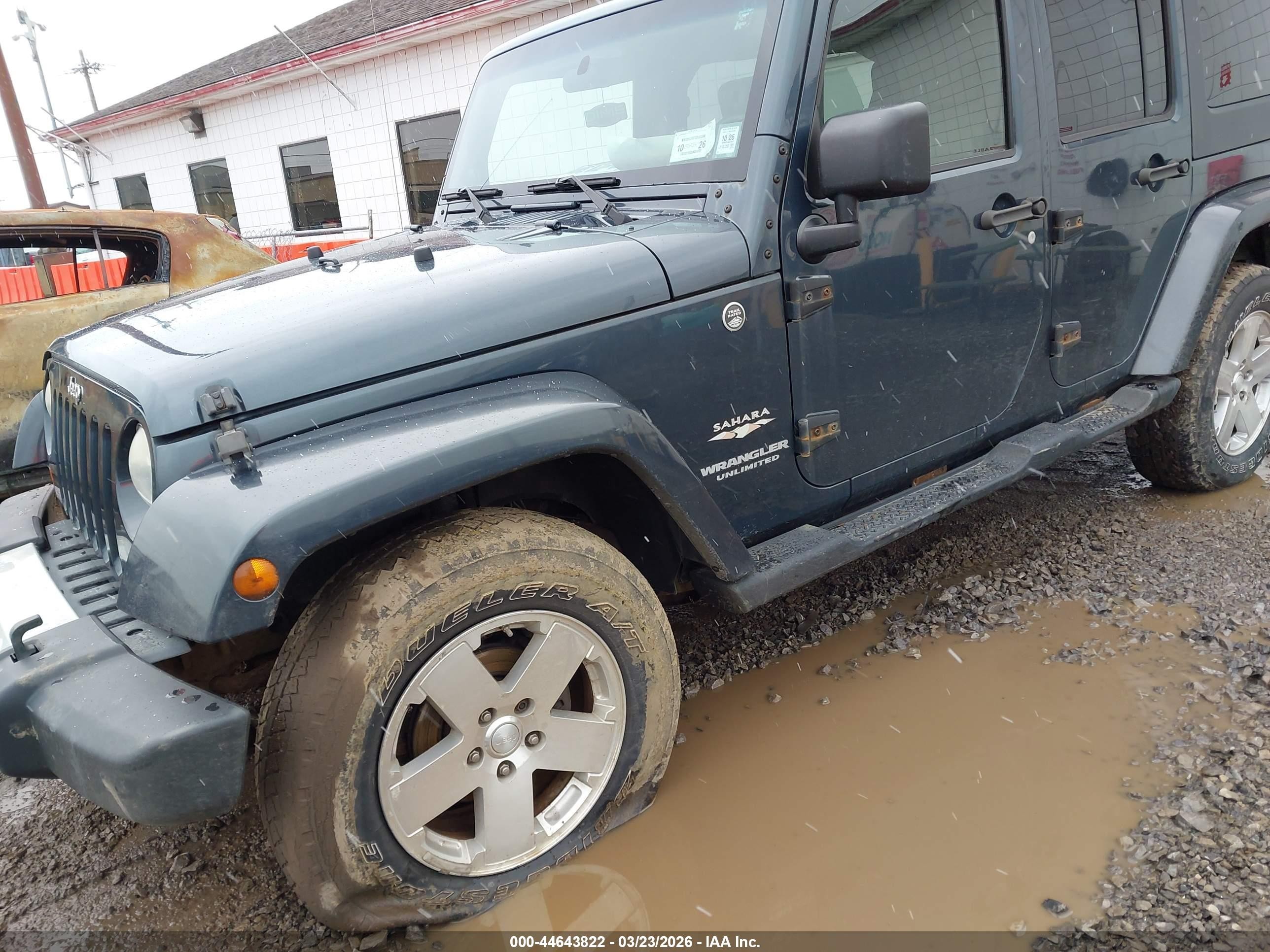 2008 Jeep Wrangler Unlimited Sahara Серый vin: 1J8GA59138L631817