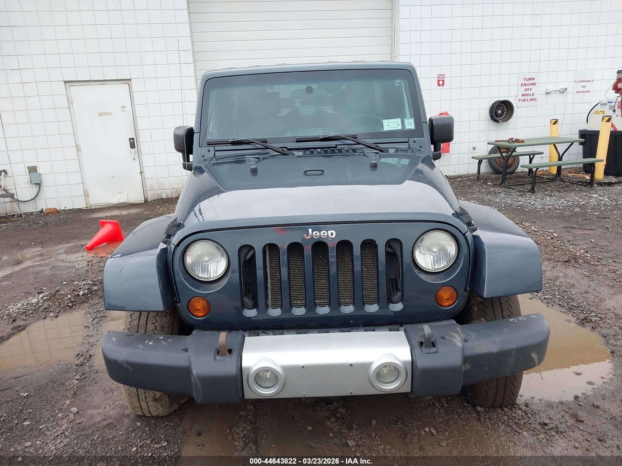 2008 Jeep Wrangler Unlimited Sahara Серый vin: 1J8GA59138L631817