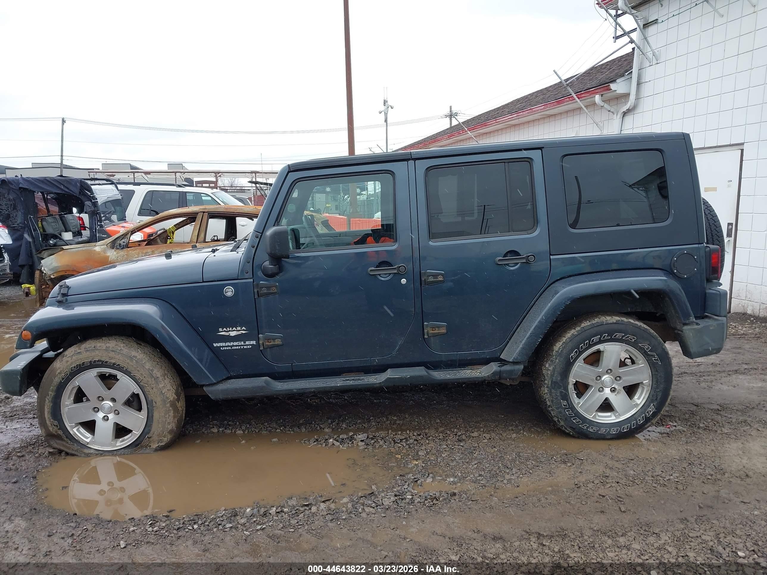 2008 Jeep Wrangler Unlimited Sahara Серый vin: 1J8GA59138L631817