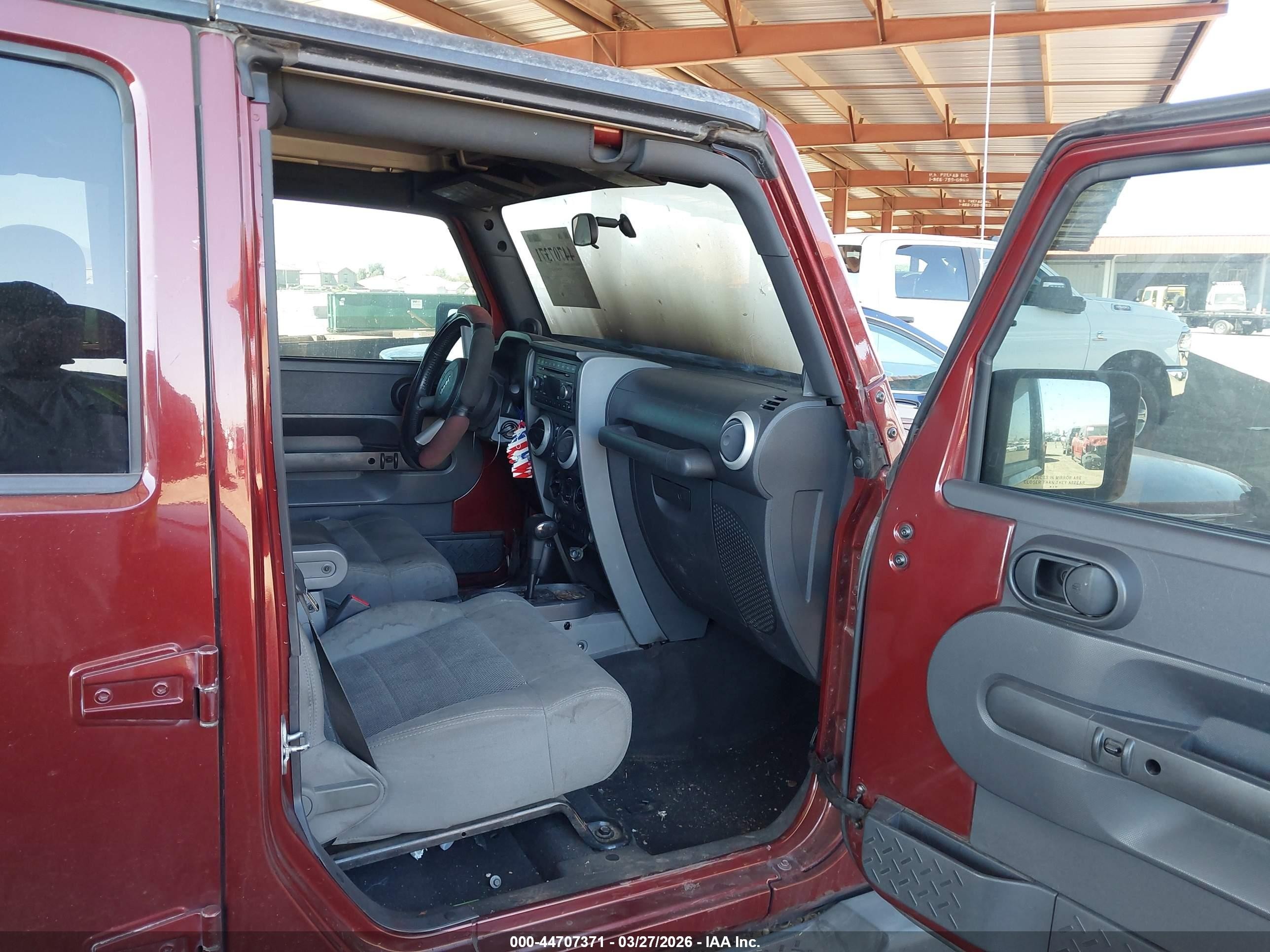 2008 Jeep Wrangler Unlimited Sahara Burgundy vin: 1J8GA59168L545515