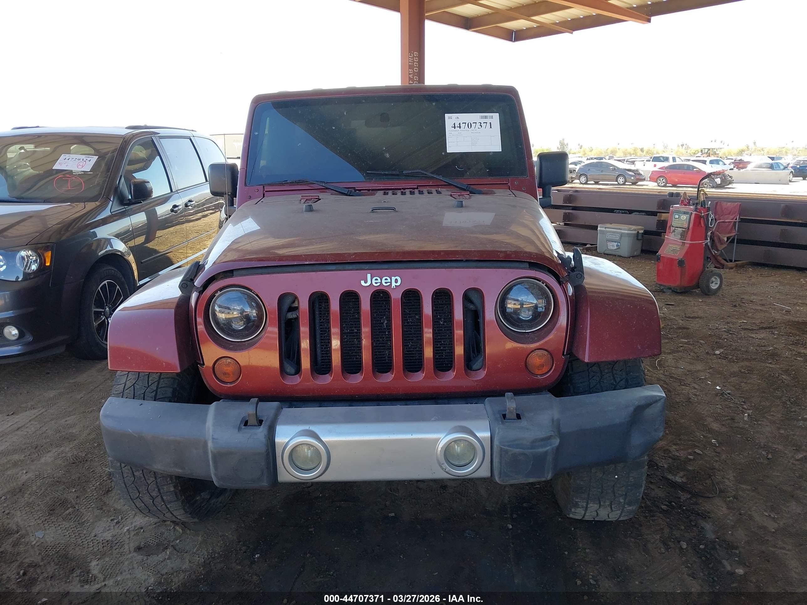 2008 Jeep Wrangler Unlimited Sahara Burgundy vin: 1J8GA59168L545515