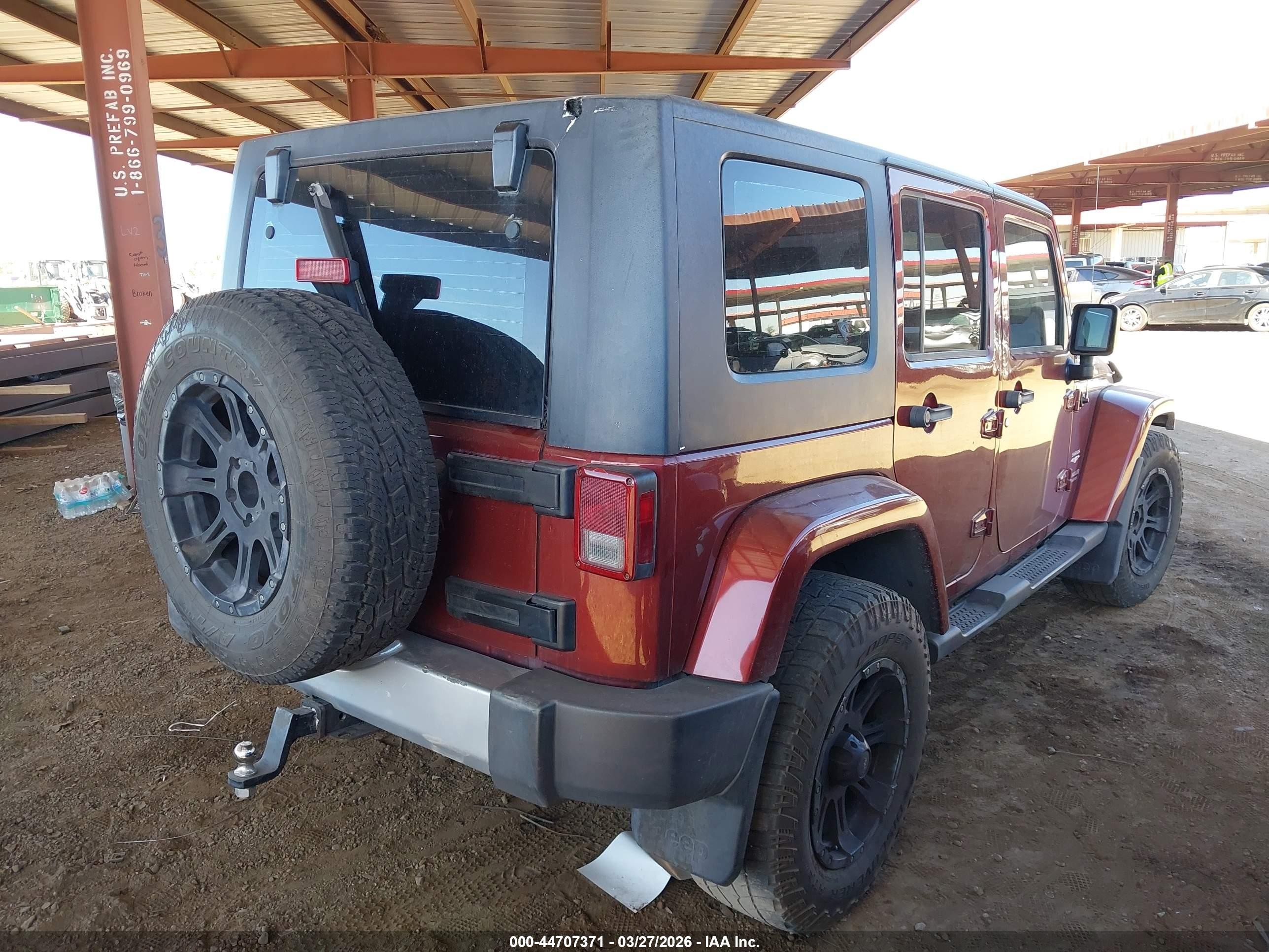 2008 Jeep Wrangler Unlimited Sahara Burgundy vin: 1J8GA59168L545515