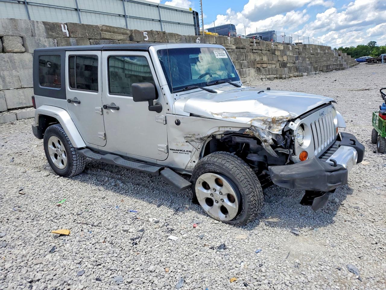 2008 Jeep Wrangler Unlimited Sahara Silver vin: 1J8GA59188L504822