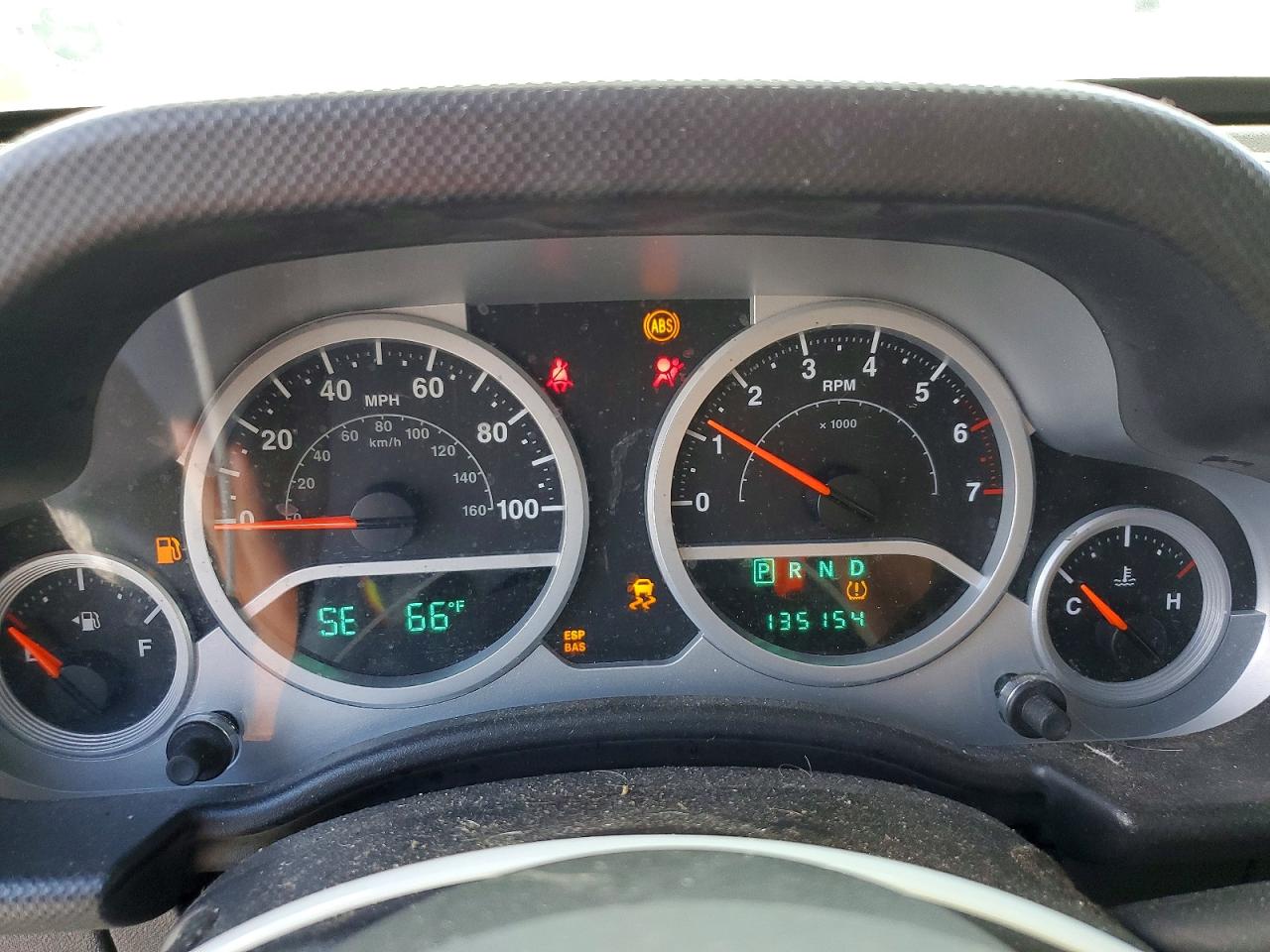 2008 Jeep Wrangler Unlimited Sahara Silver vin: 1J8GA59188L504822
