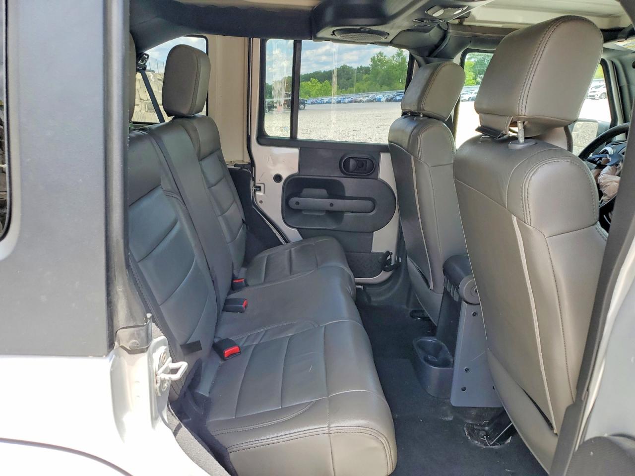 2008 Jeep Wrangler Unlimited Sahara Silver vin: 1J8GA59188L504822