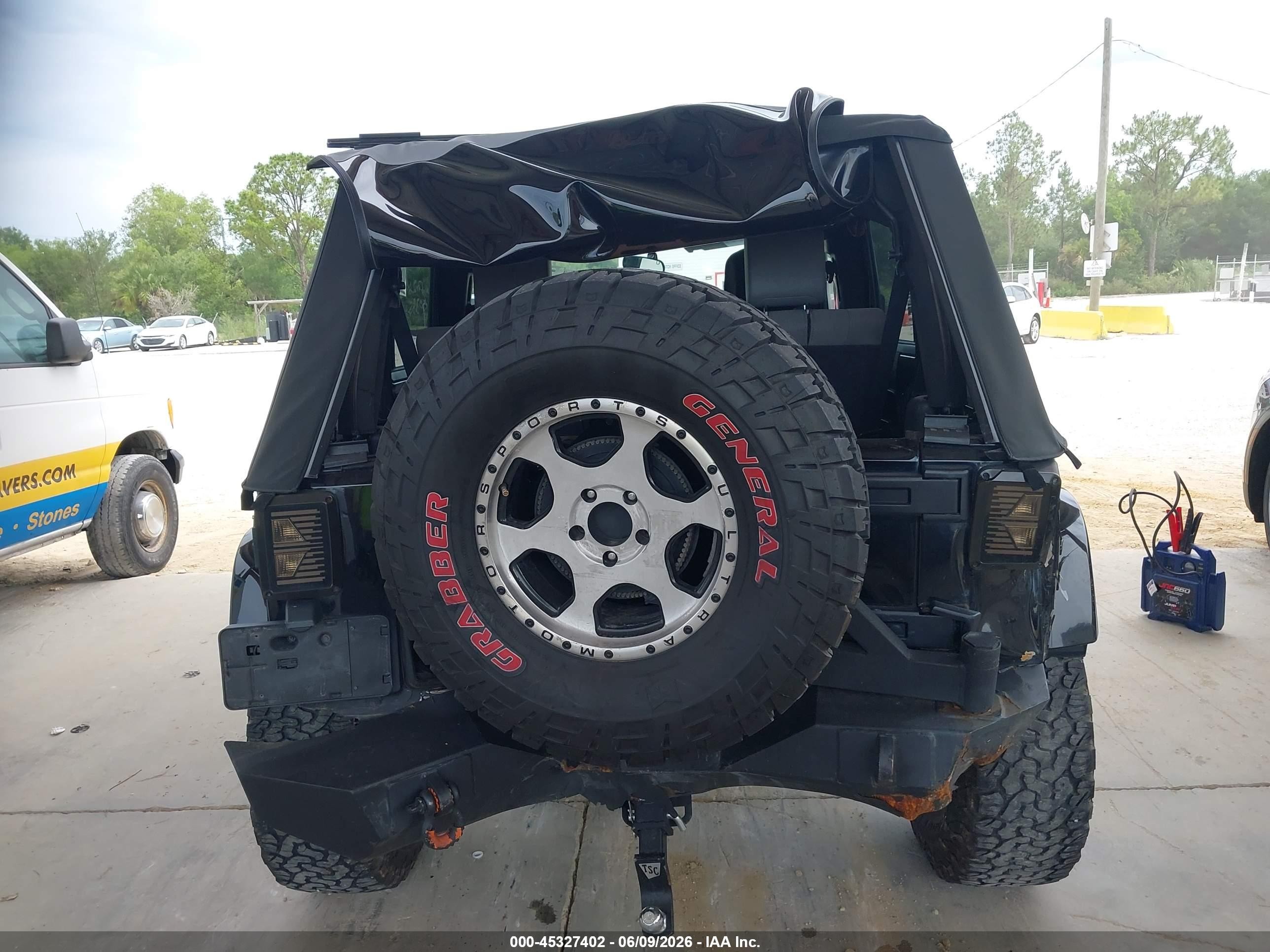2008 Jeep Wrangler Unlimited Sahara Black vin: 1J8GA59188L587717