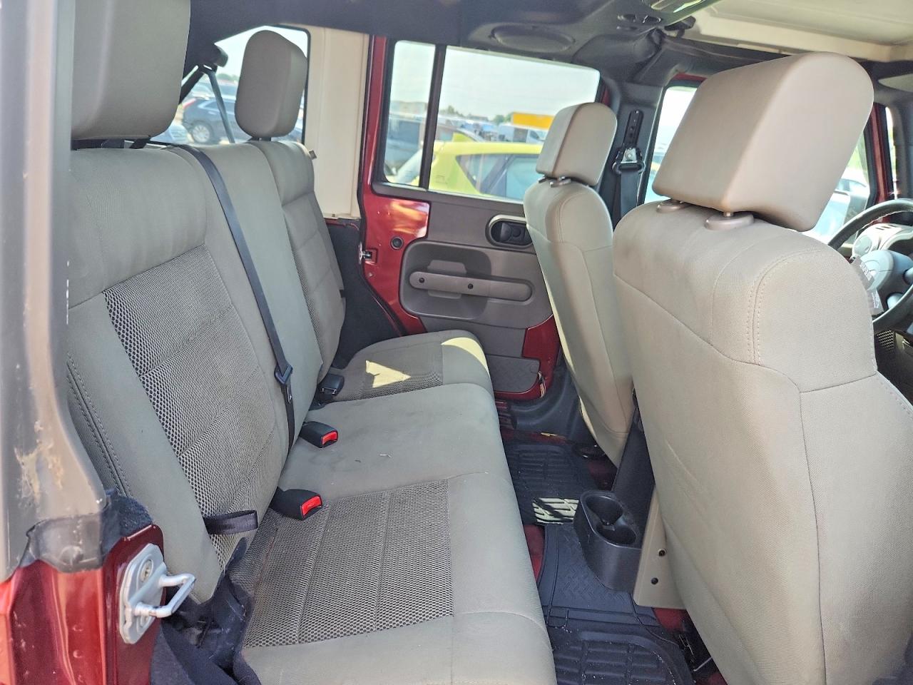 2008 Jeep Wrangler Unlimited Sahara Red vin: 1J8GA59188L614334