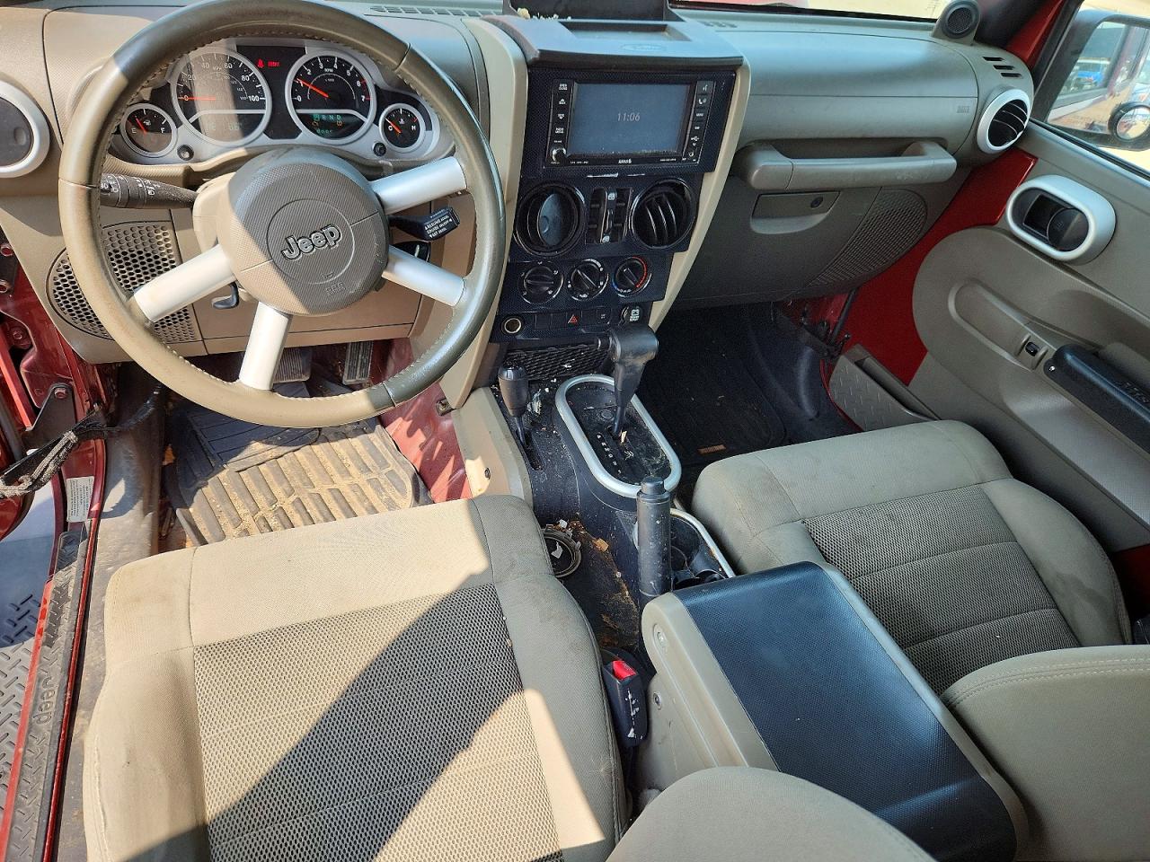 2008 Jeep Wrangler Unlimited Sahara Red vin: 1J8GA59188L614334