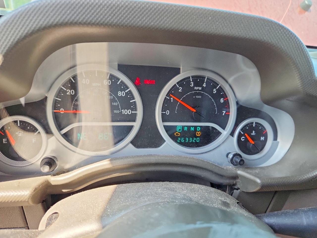 2008 Jeep Wrangler Unlimited Sahara Red vin: 1J8GA59188L614334