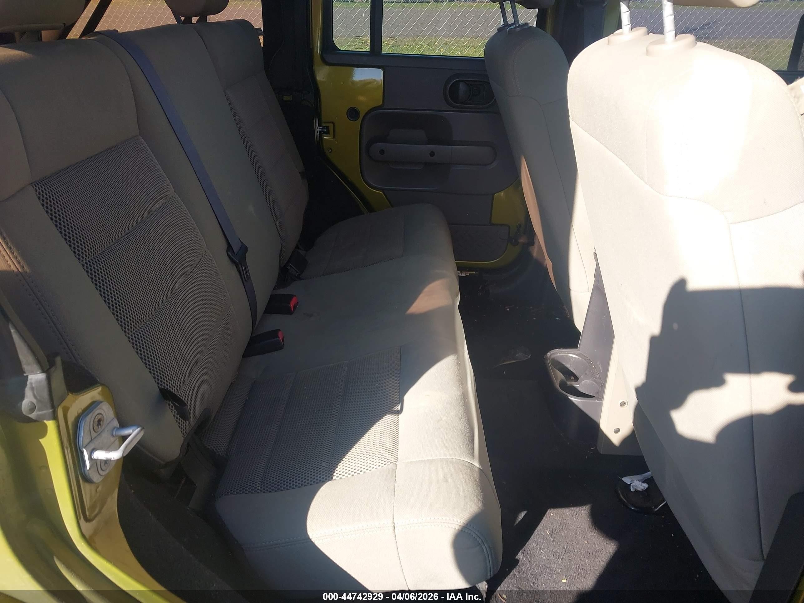2008 Jeep Wrangler Unlimited Sahara Green vin: 1J8GA59198L577813