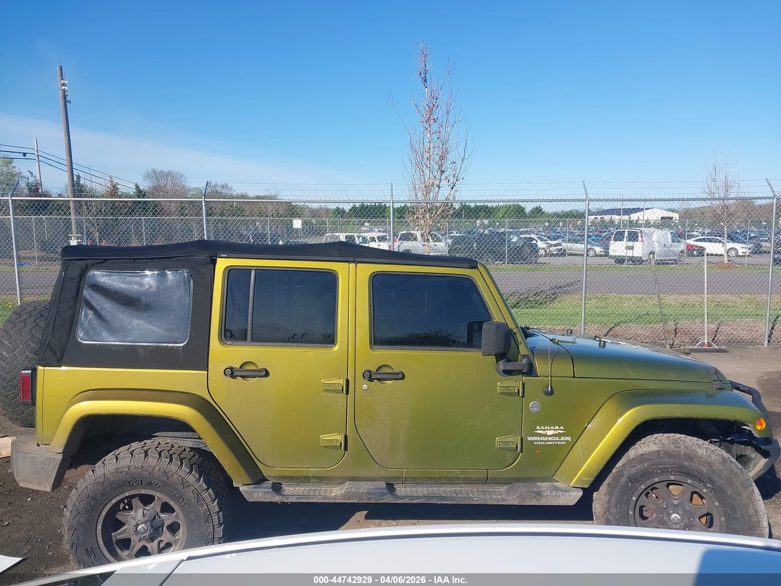2008 Jeep Wrangler Unlimited Sahara Green vin: 1J8GA59198L577813