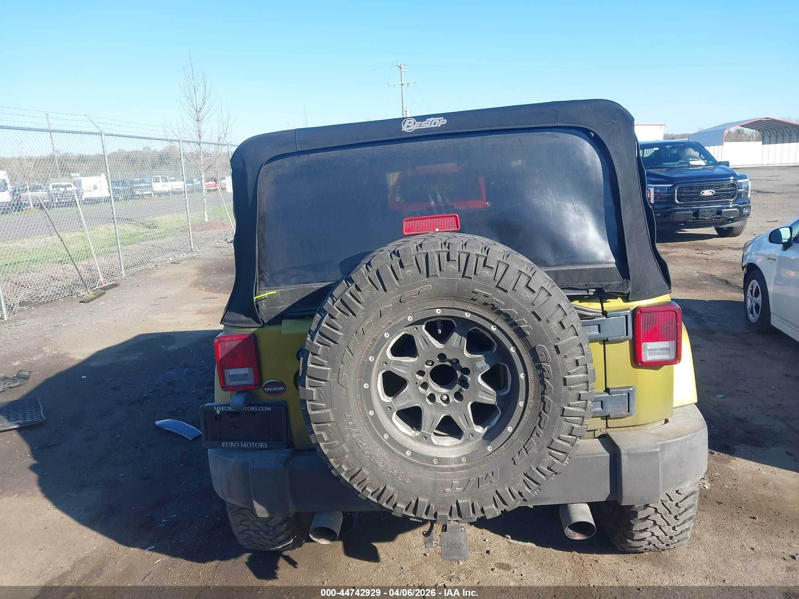 2008 Jeep Wrangler Unlimited Sahara Green vin: 1J8GA59198L577813