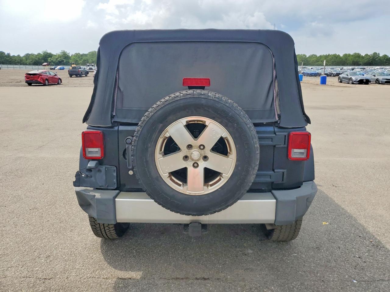 2008 Jeep Wrangler Unlimited Sahara Black vin: 1J8GA591X8L576086