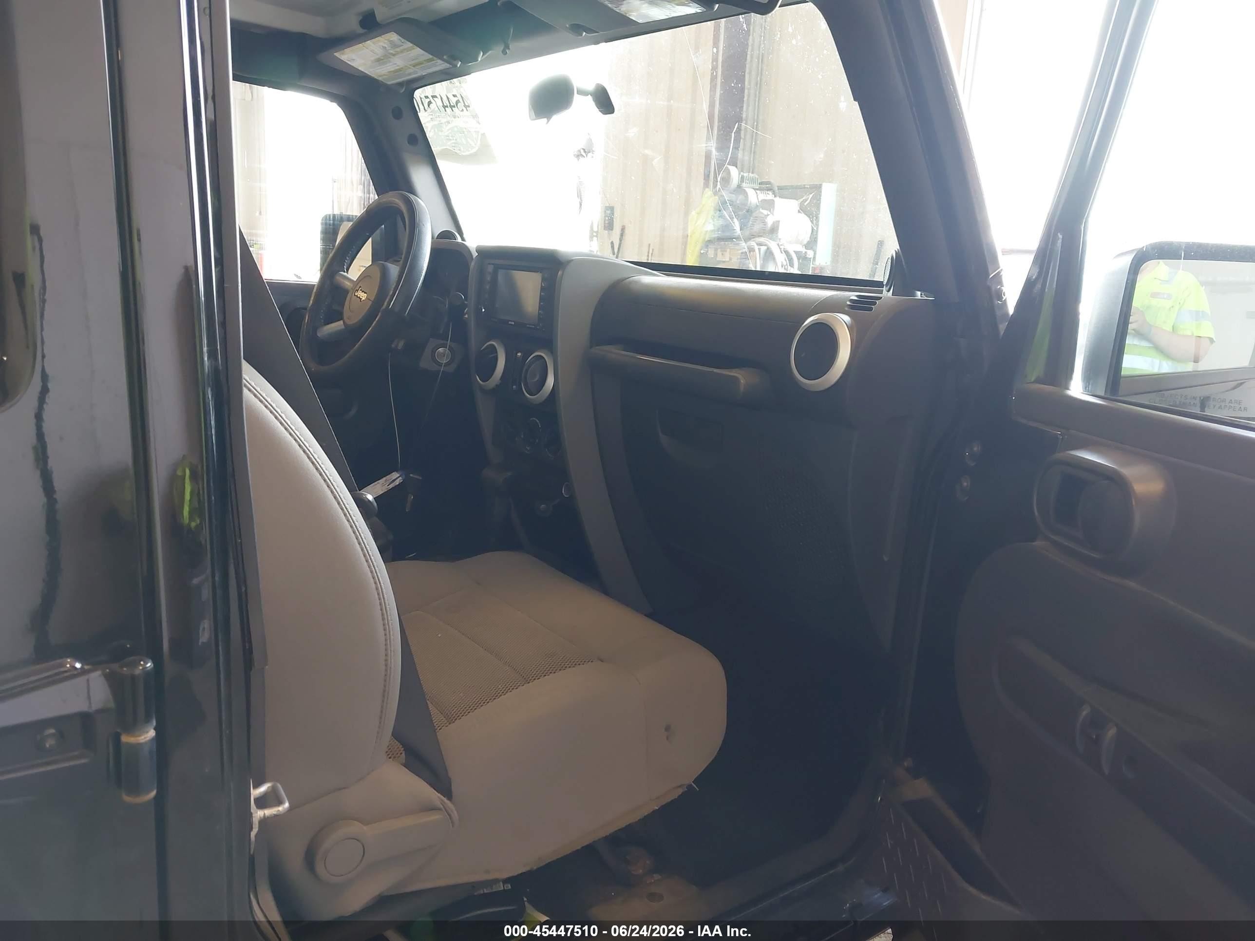 2008 Jeep Wrangler Unlimited Sahara Black vin: 1J8GA591X8L633676