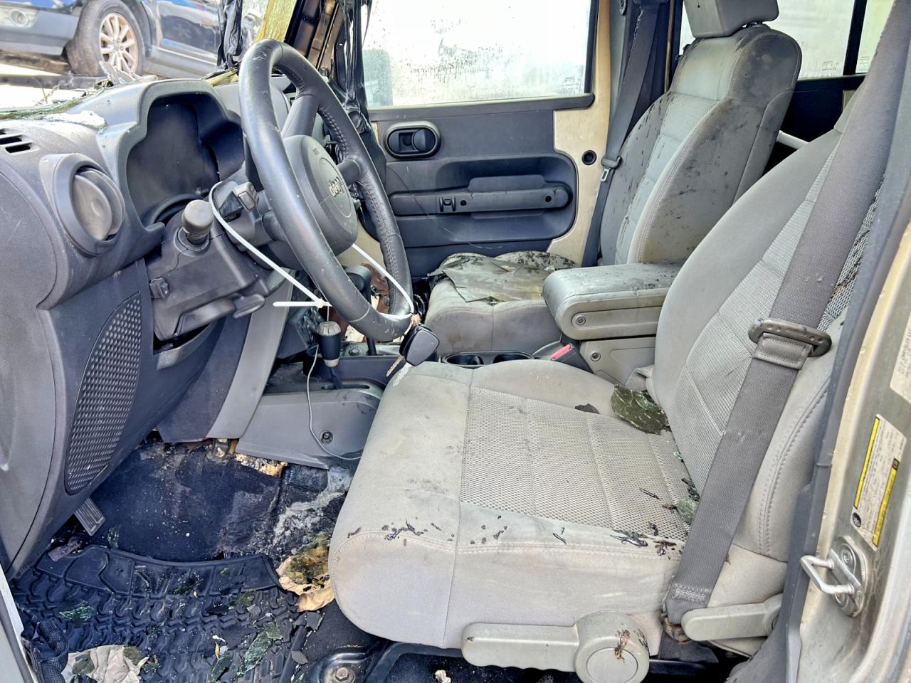 2008 Jeep Wrangler Unlimited Rubicon Silver vin: 1J8GA69178L601211