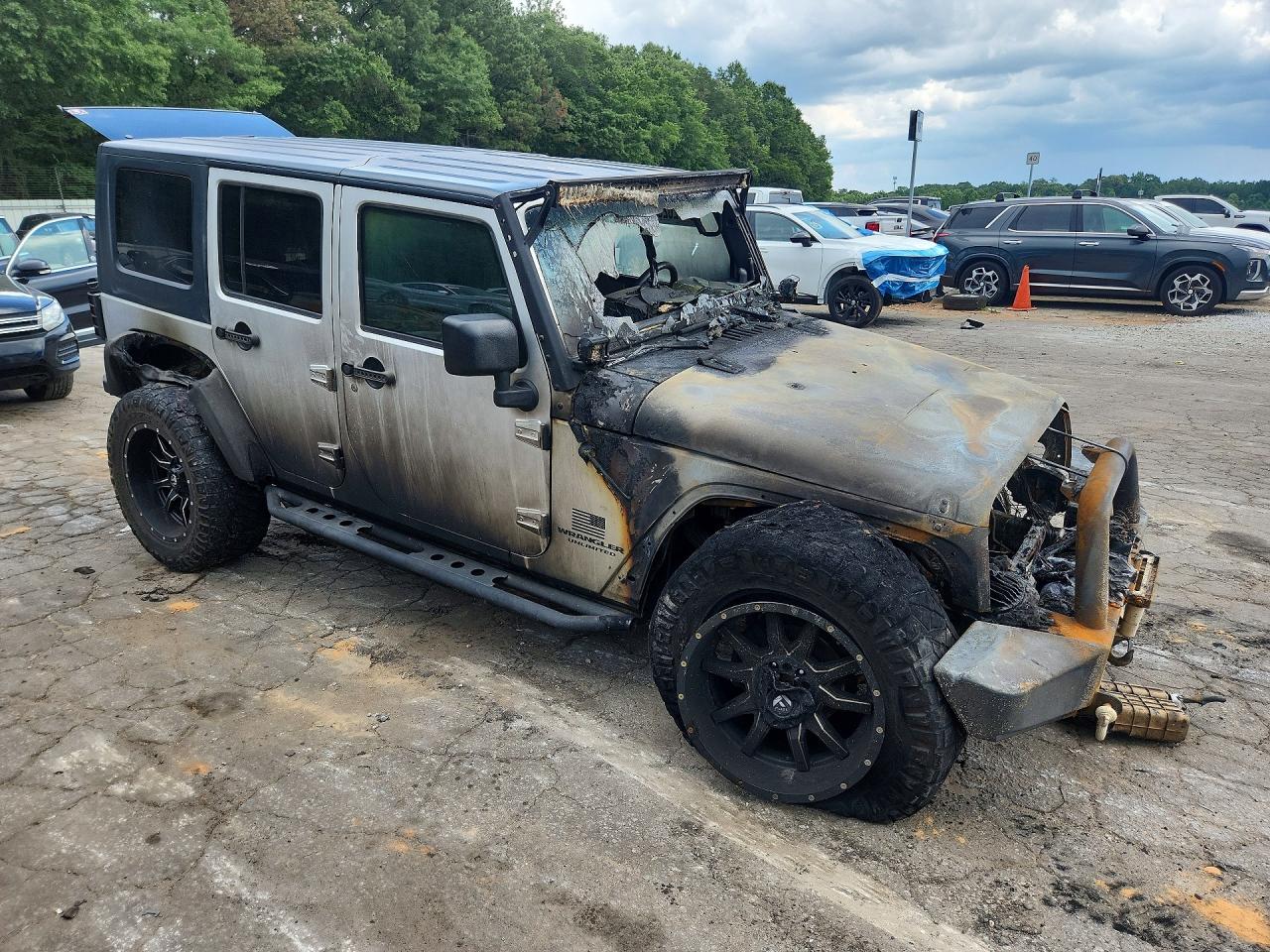 2008 Jeep Wrangler Unlimited Rubicon Silver vin: 1J8GA69178L601211