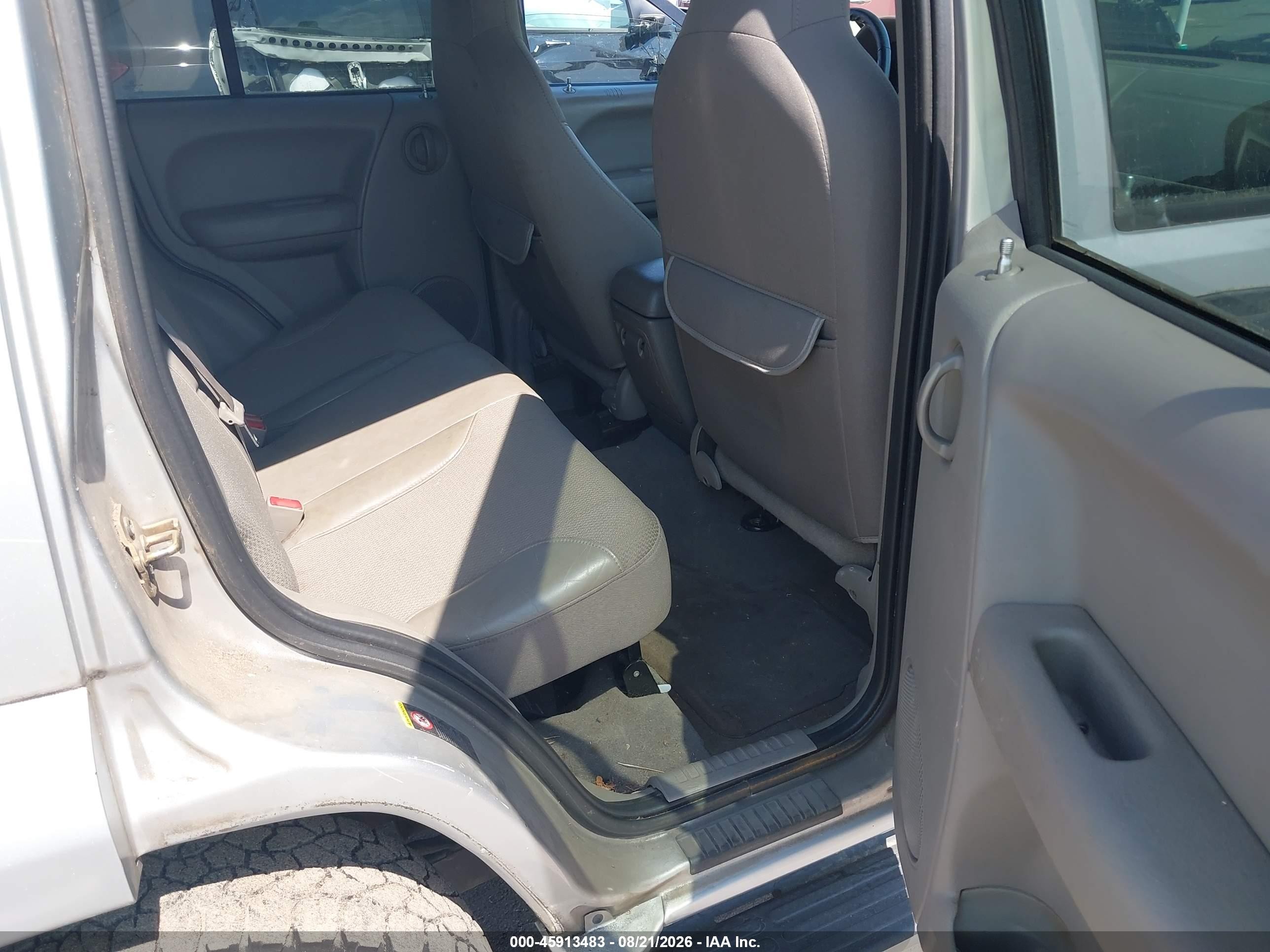 2002 Jeep Liberty Renegade Silver vin: 1J8GK38K02W348602