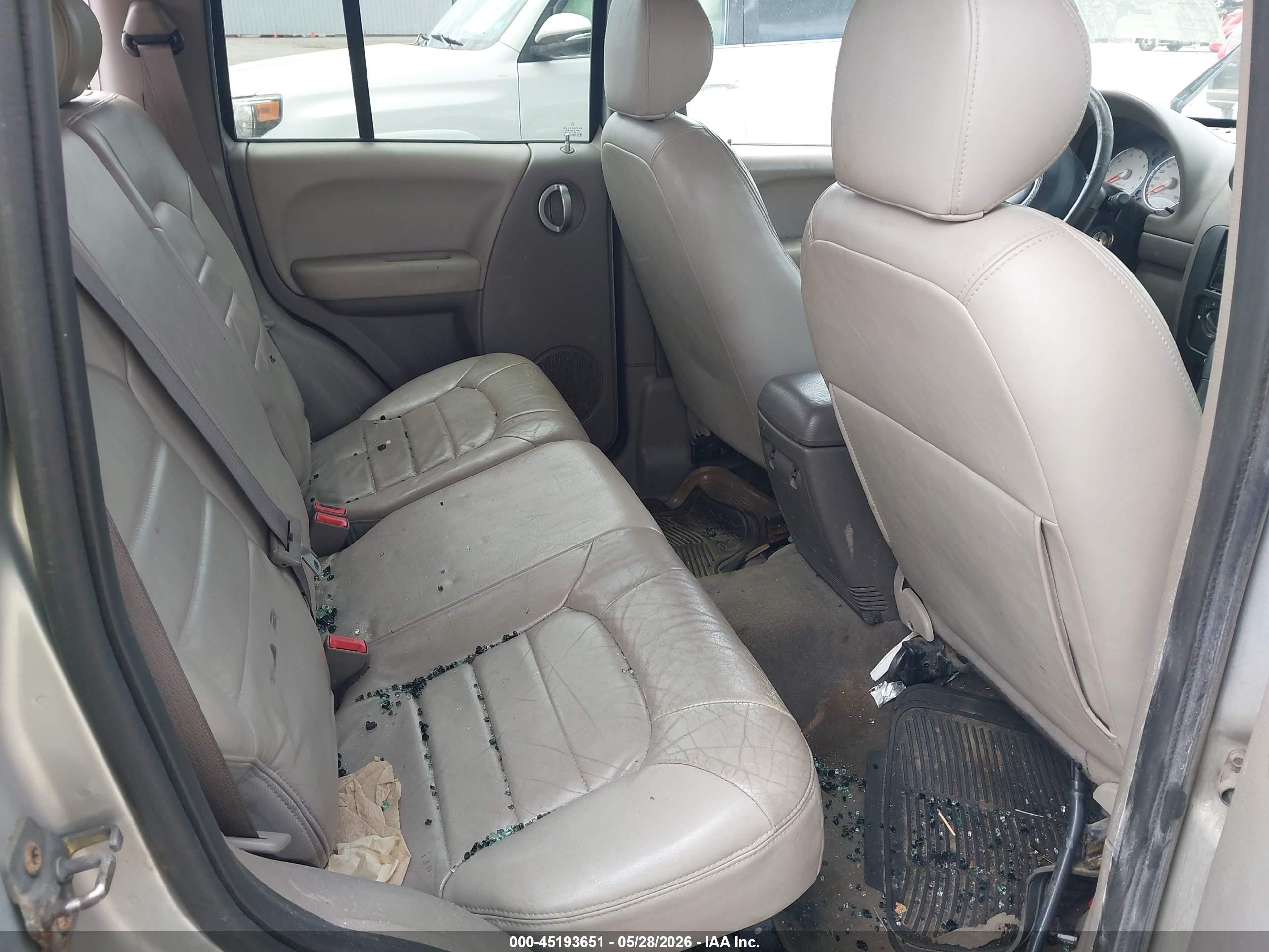 2004 Jeep Liberty Renegade Silver vin: 1J8GL38K84W156294