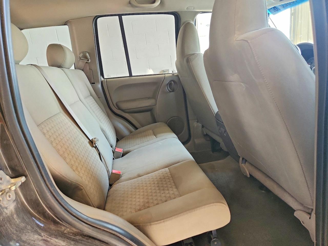 2005 Jeep Liberty Sport Серый vin: 1J8GL48K55W538810