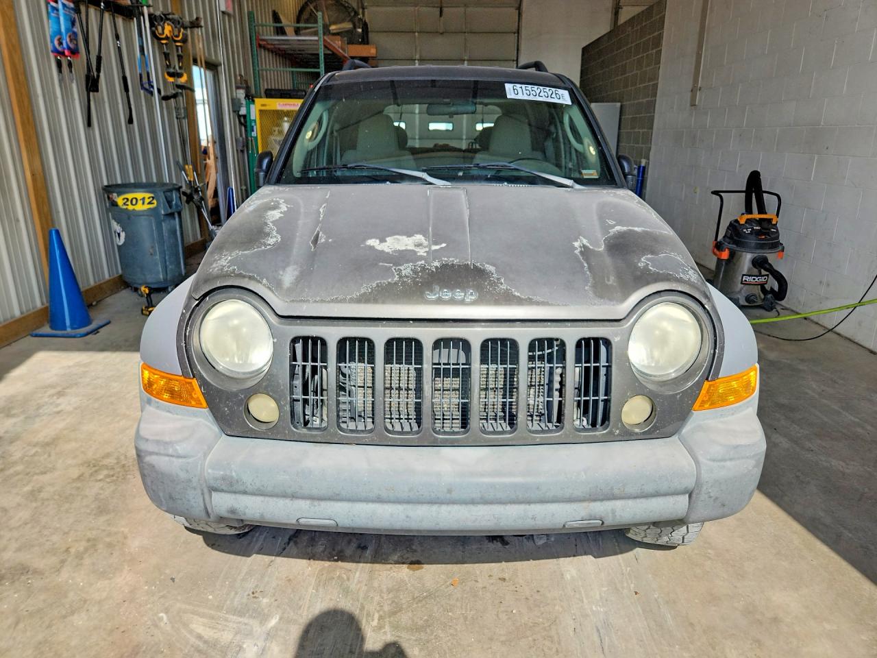 2005 Jeep Liberty Sport Серый vin: 1J8GL48K55W538810